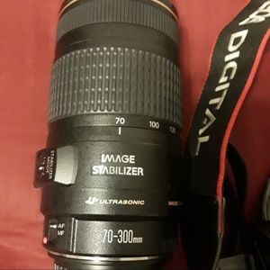 Canon EF 70-300 mm f/4-5.6 IS USM lens